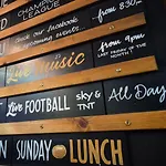 酒店 The Snooty Fox Pub