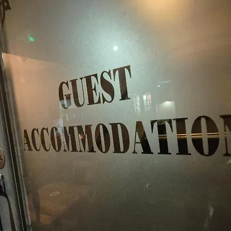 酒店 The Snooty Fox Pub